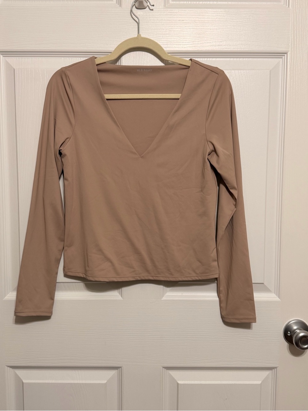 Old Navy Long Sleeve V-Neck Top in Beige